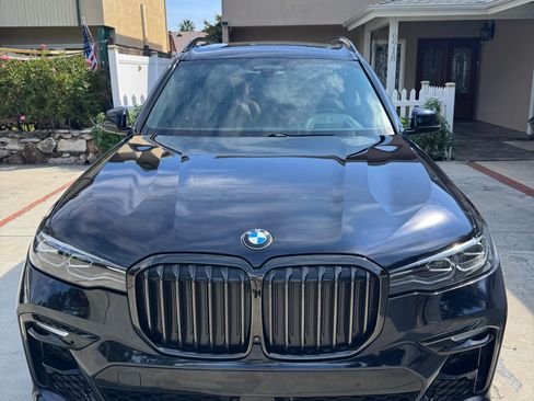 Used 2021 BMW X7 xDrive40i w/ M Sport Package image 2
