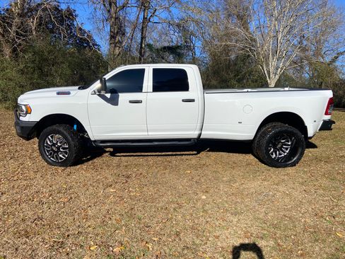 Used 2019 RAM 3500 Tradesman w/ Chrome Appearance Group image 4