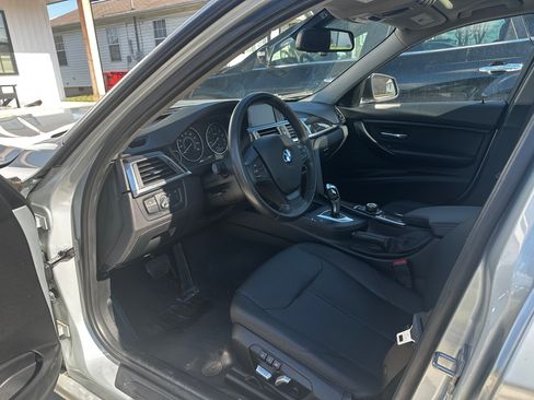 Used 2017 BMW 320i xDrive Sedan image 5