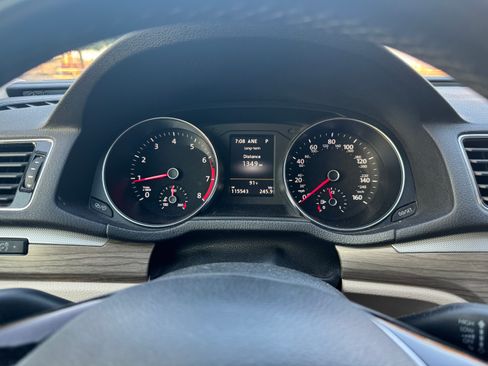 Used 2016 Volkswagen Passat 1.8T SEL Premium FWD image 11