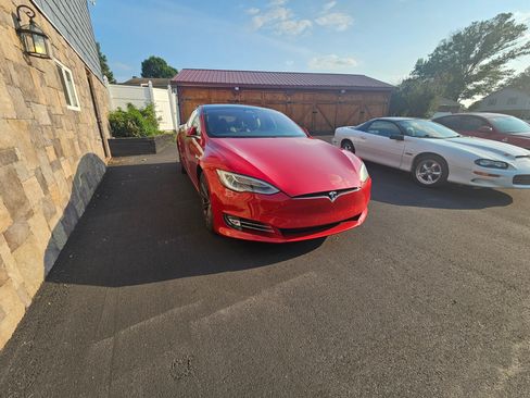 Used 2017 Tesla Model S 100D image 1