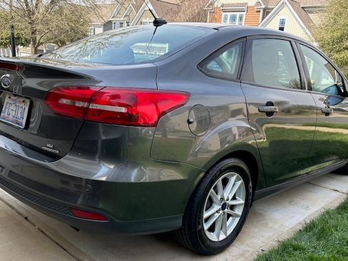 Used 2016 Ford Focus SE w/ Reverse Sensing Package image 11