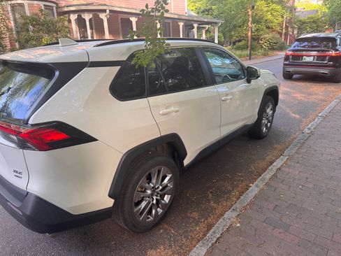 Used 2022 Toyota RAV4 XLE Premium AWD/4WD image 5