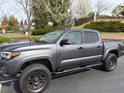 Used 2021 Toyota Tacoma Limited w/ Nightshade Package image 14