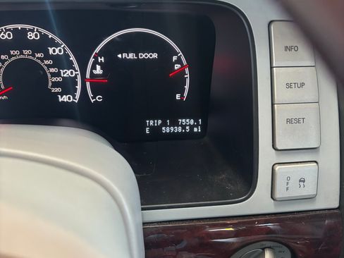 Used 2005 Lincoln Navigator 4WD image 4