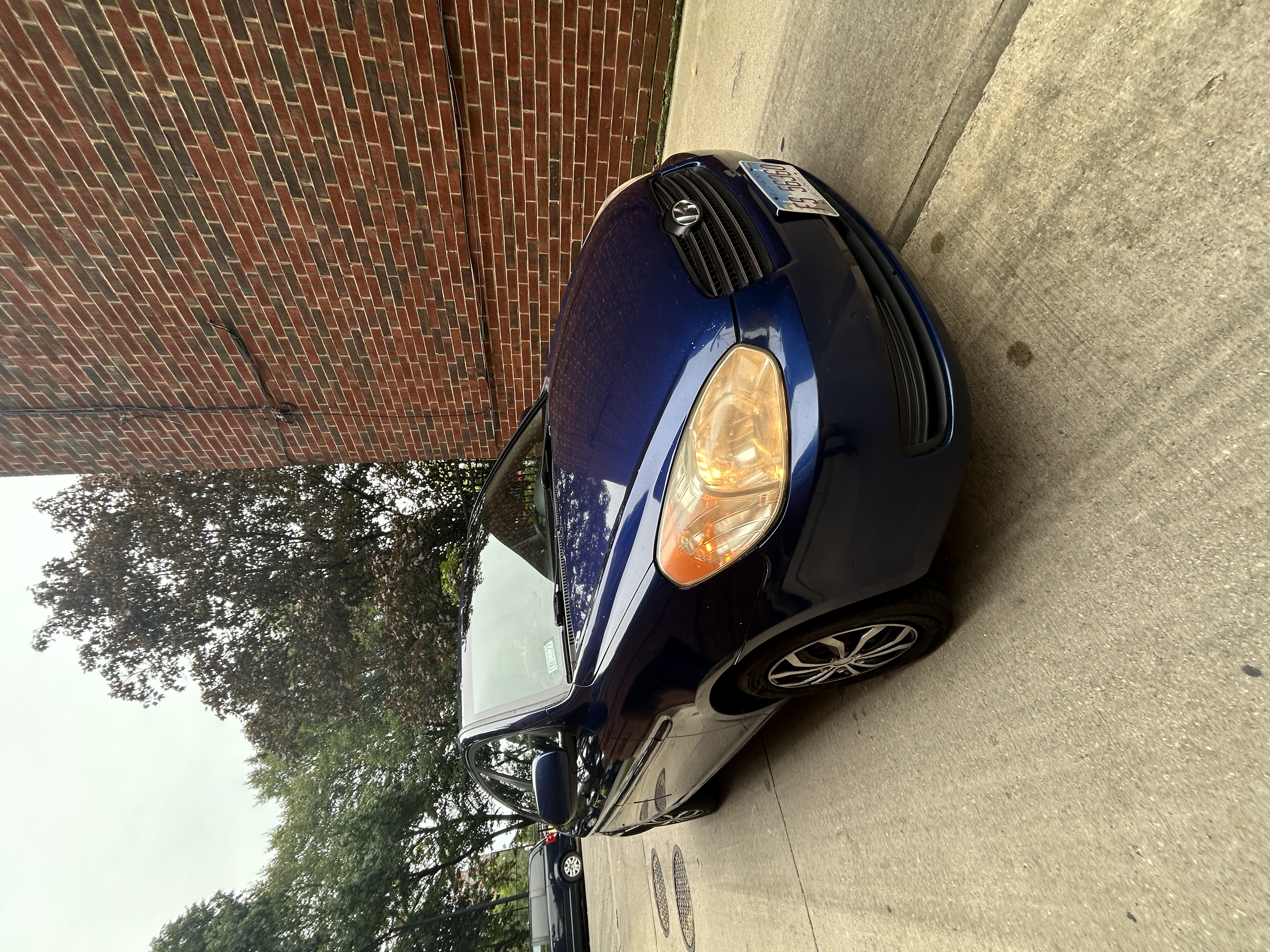 Used 2011 Hyundai Accent GLS w/ Premium Pkg 4 FWD image 2