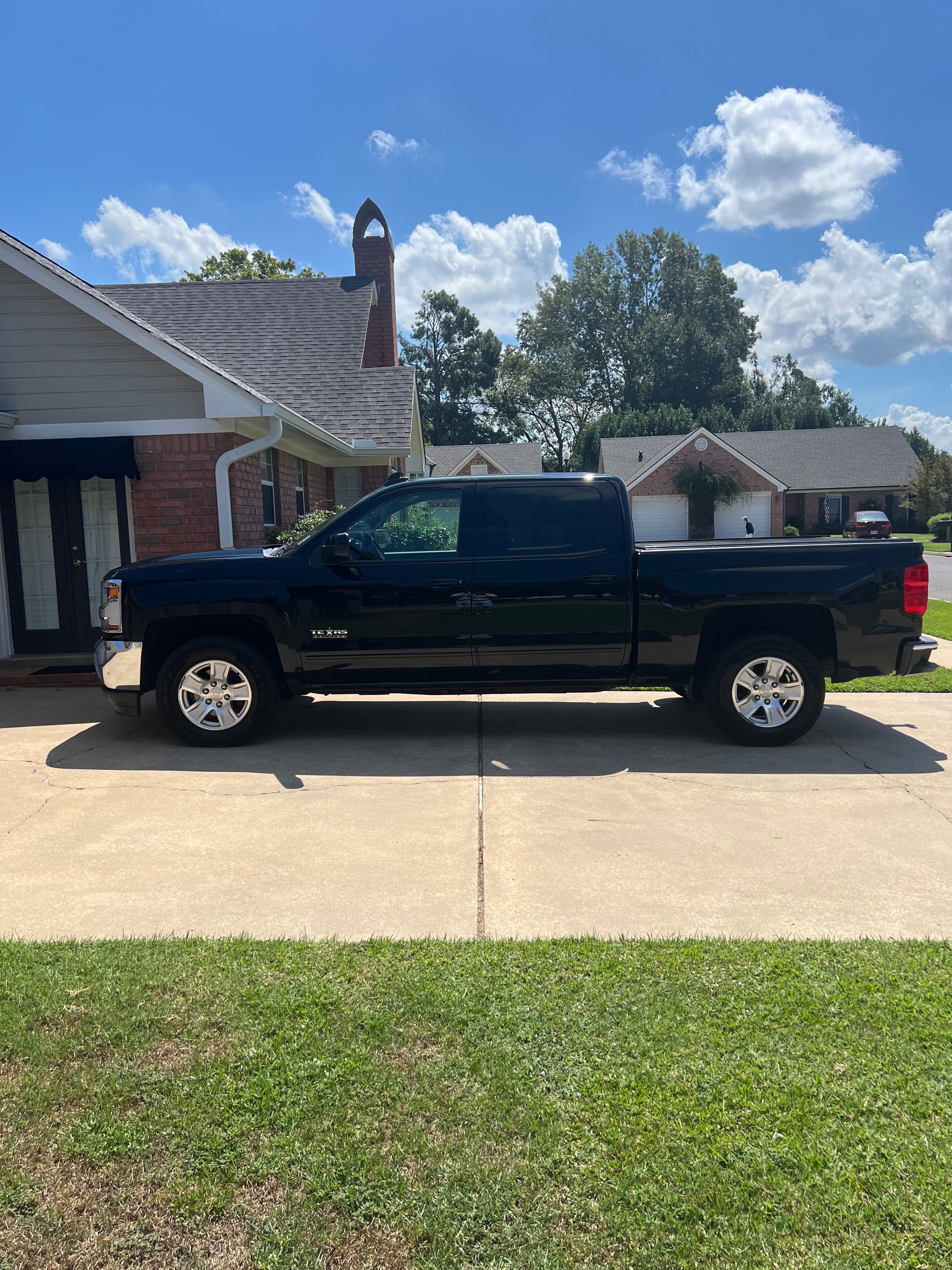 Used 2018 Chevrolet Silverado 1500 LT w/ Texas Edition RWD image 1