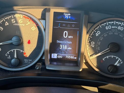 Used 2021 Toyota Tacoma TRD Sport w/ Technology Package image 13