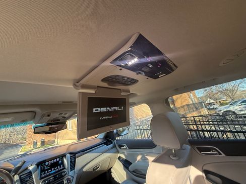 Used 2019 GMC Yukon Denali w/ Denali Ultimate Package image 19