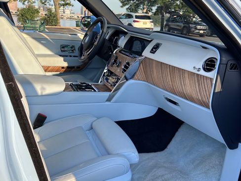 Used 2023 Rolls-Royce Cullinan image 10