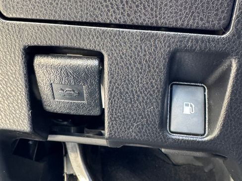 Used 2018 Toyota Highlander Limited image 17