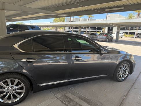Used 2010 Lexus LS 460 RWD image 10