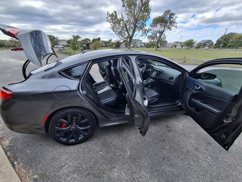 Used 2015 Chrysler 200 S w/ Navigation & Sound Group I image 5