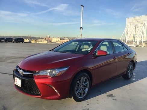 Used 2017 Toyota Camry SE image 12