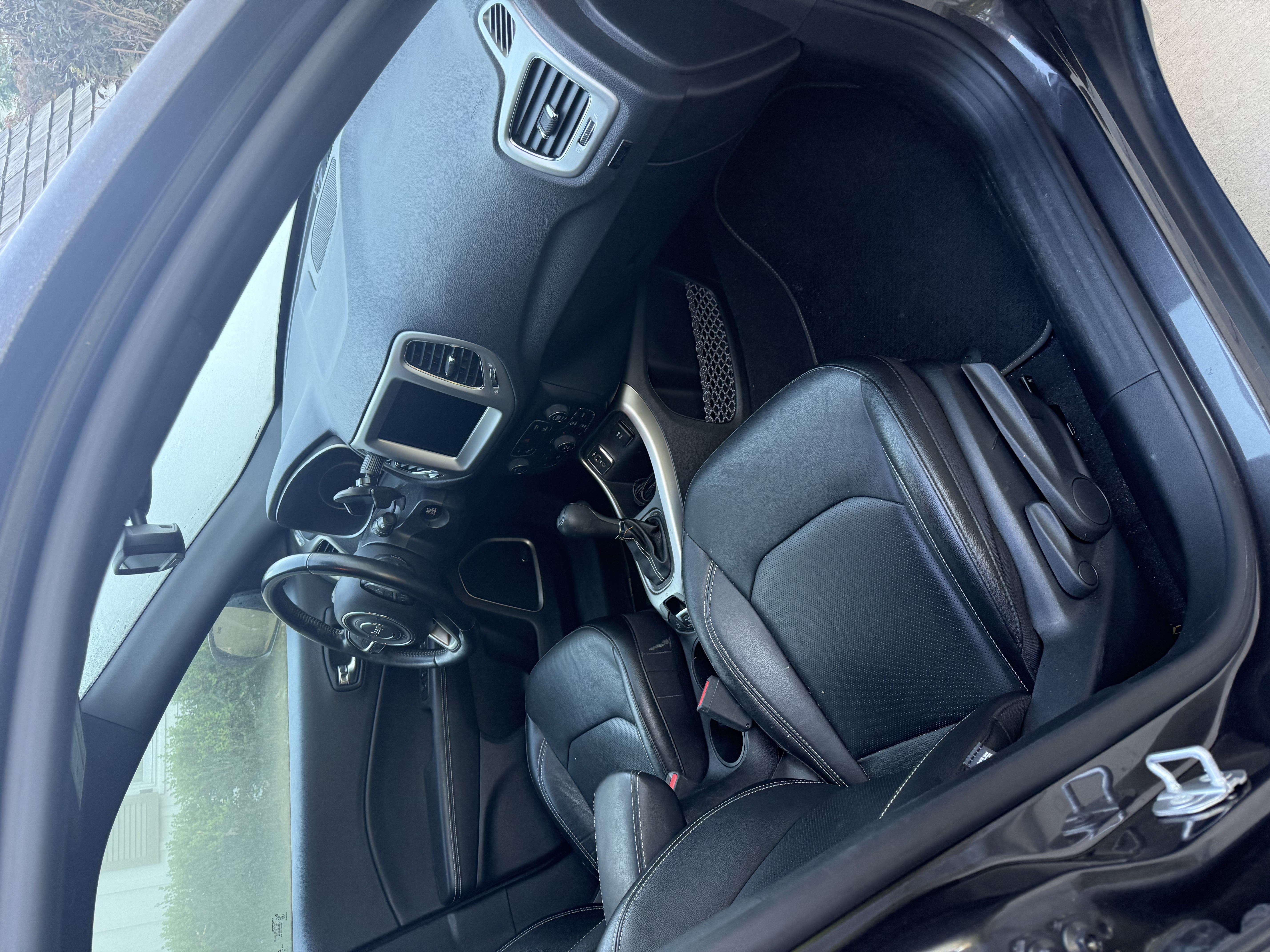 Used 2021 Jeep Compass Latitude w/ Sun and Sound Group FWD image 10