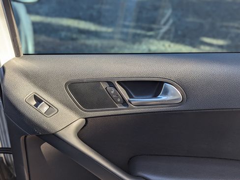 Used 2016 Volkswagen Tiguan SEL image 28