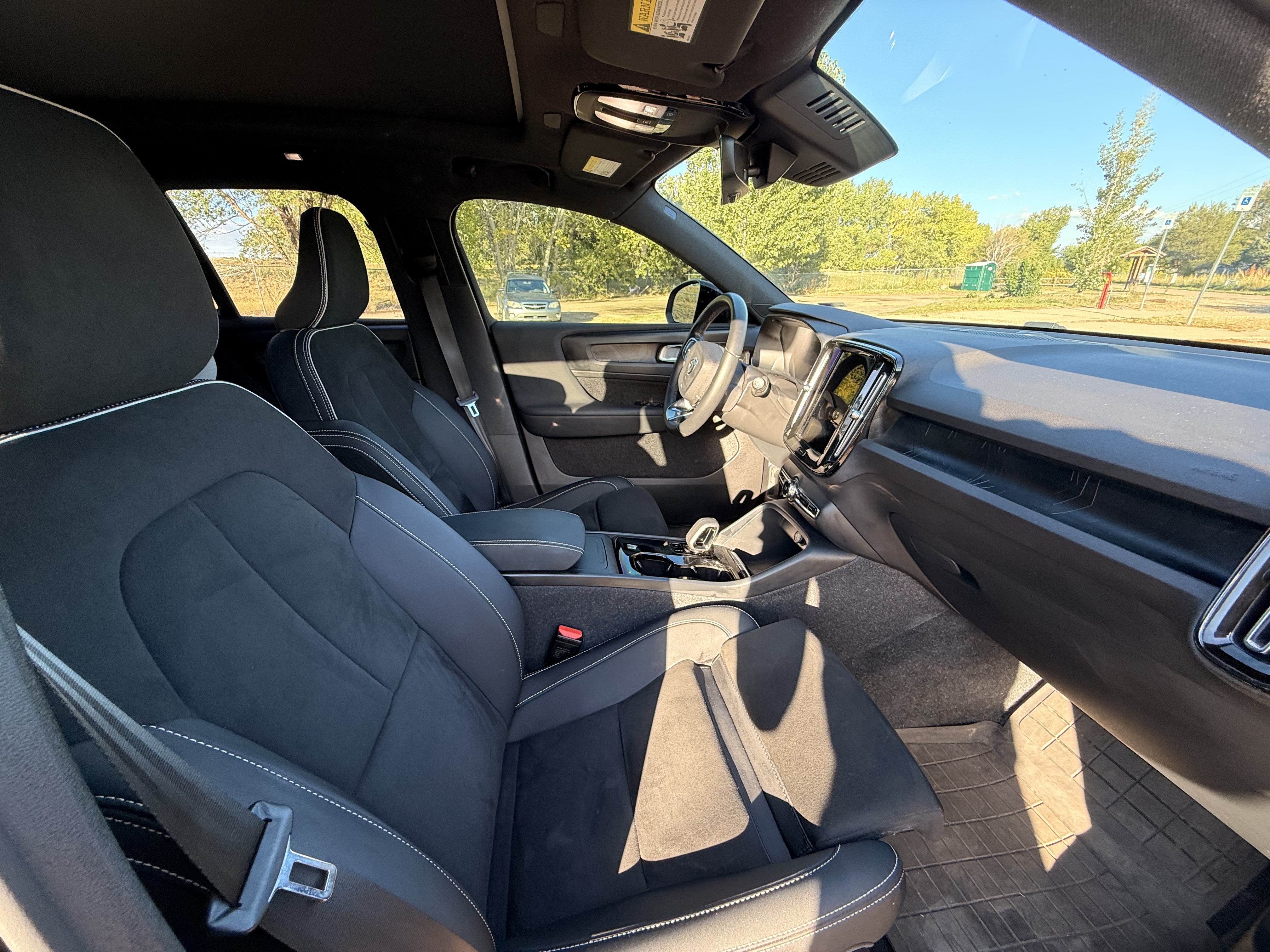 Used 2023 Volvo XC40 Recharge Ultimate w/ Protection Package Premier AWD/4WD image 12