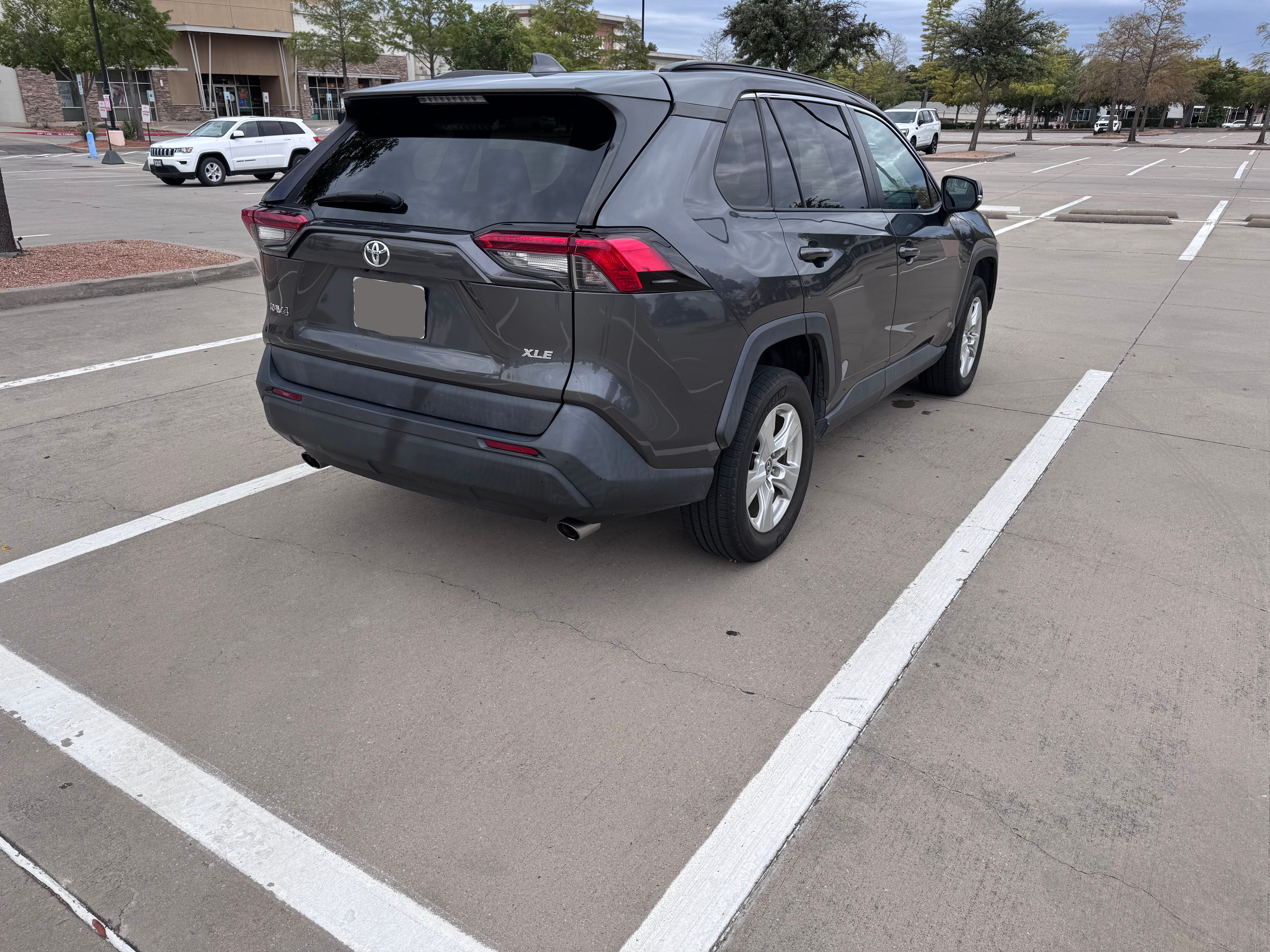 Used 2019 Toyota RAV4 XLE FWD image 9