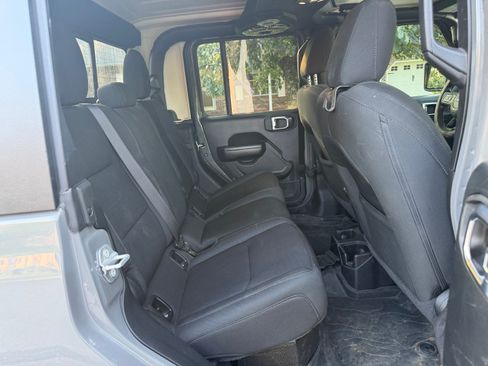 Used 2021 Jeep Gladiator Sport AWD/4WD image 13
