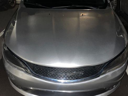 Used 2015 Chrysler 200 Limited w/ Convenience Group image 1