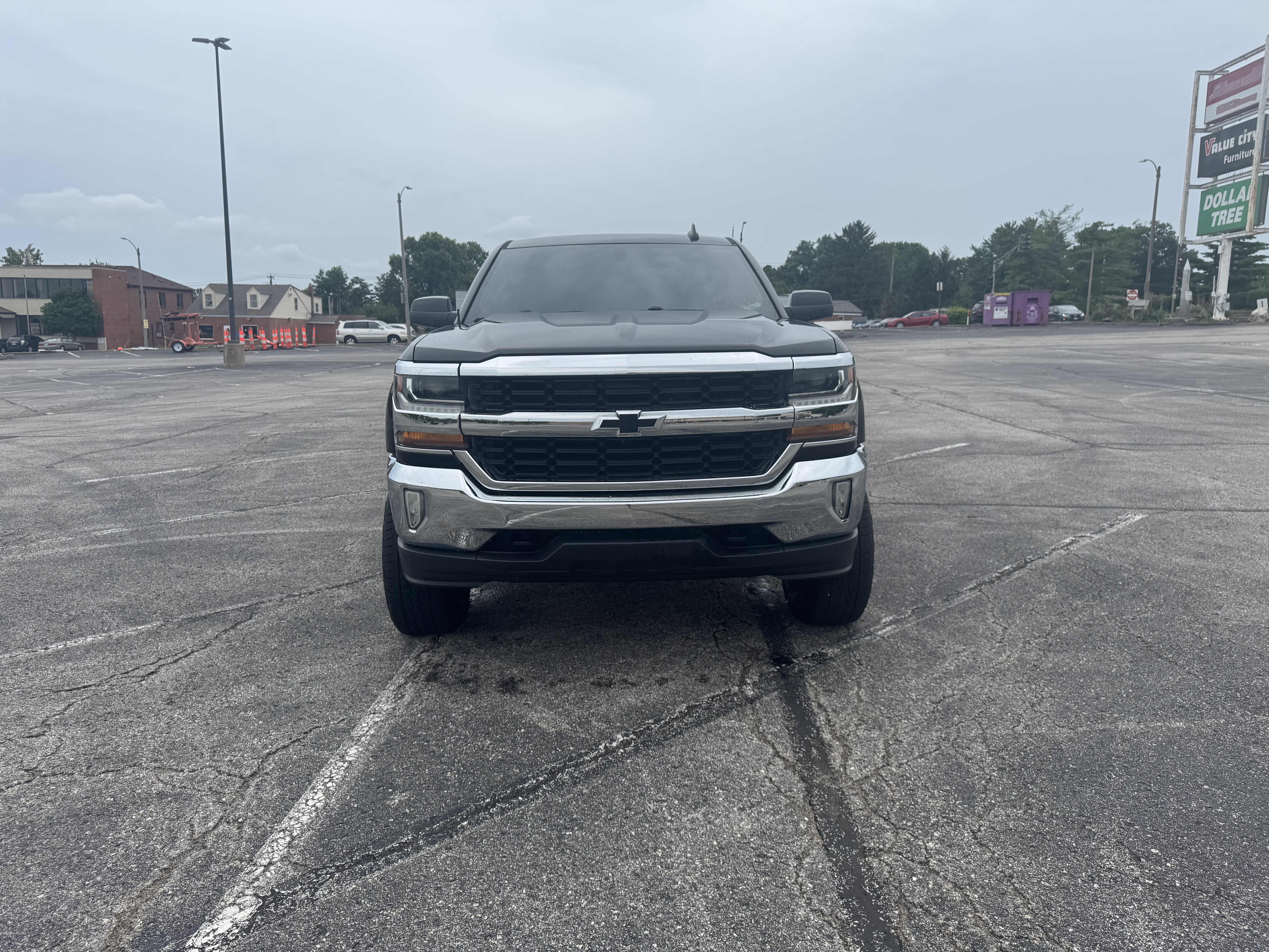 Used 2017 Chevrolet Silverado 1500 LT w/ All Star Edition AWD/4WD image 2