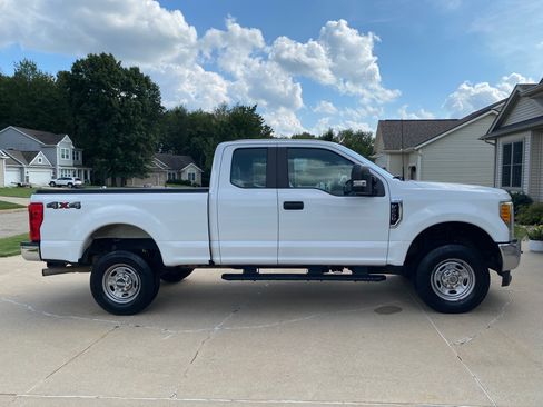 Used 2017 Ford F250 XL w/ Power Equipment Group AWD/4WD image 4