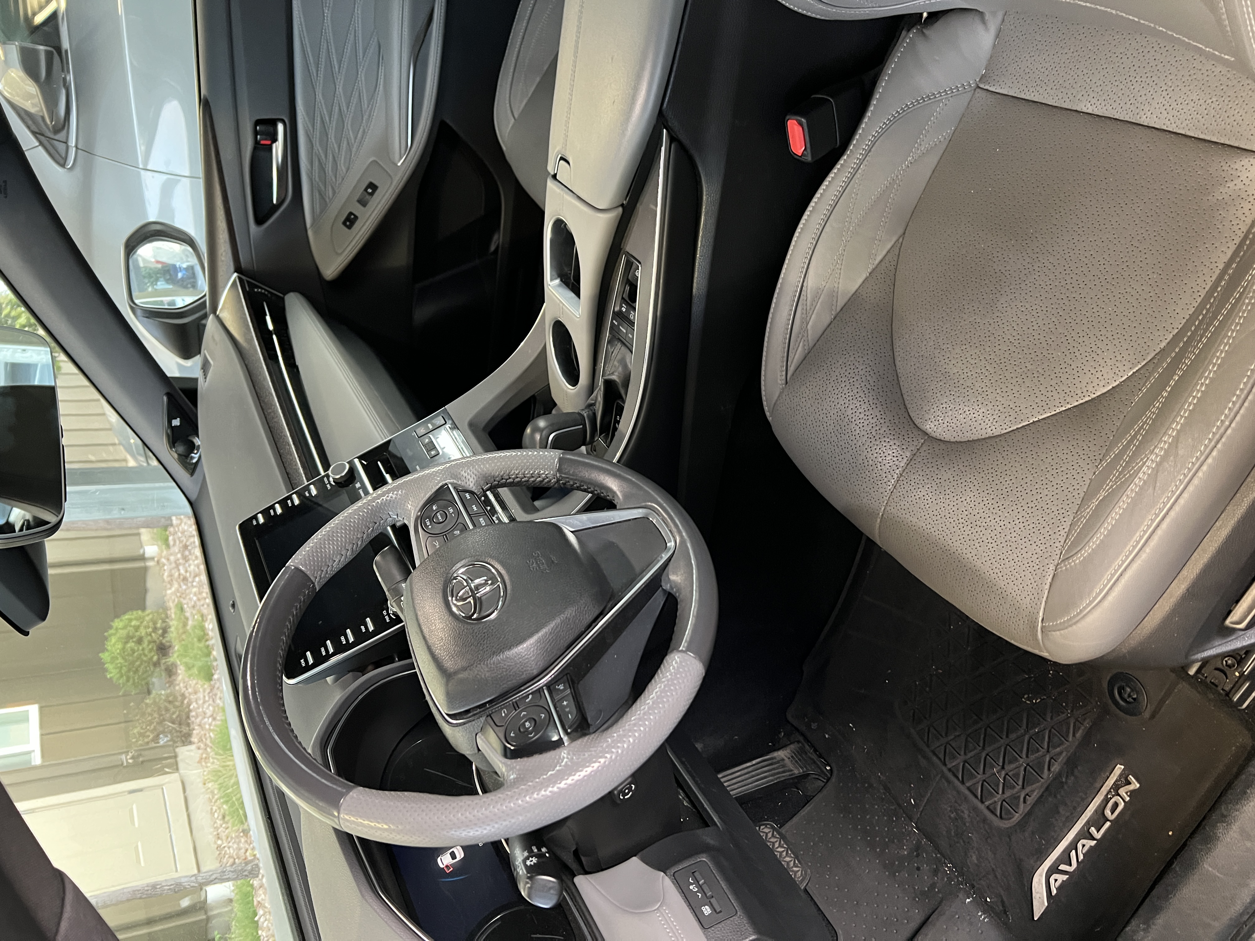 Used 2019 Toyota Avalon Limited w/ All Weather Liner Package FWD image 8