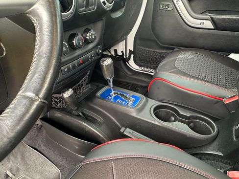 Used 2014 Jeep Wrangler Rubicon image 23