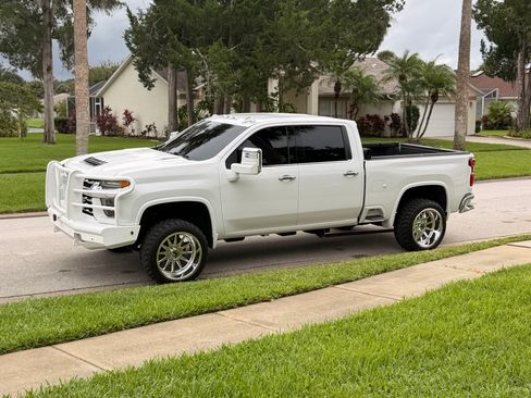Used 2020 Chevrolet Silverado 2500 LTZ w/ LTZ Convenience Package image 4