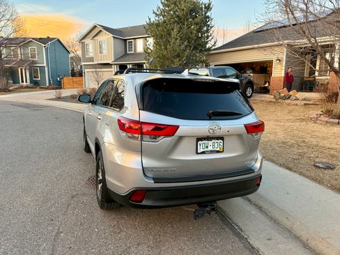 Used 2018 Toyota Highlander Plus w/ Carpet Mat Package (TMS) image 5