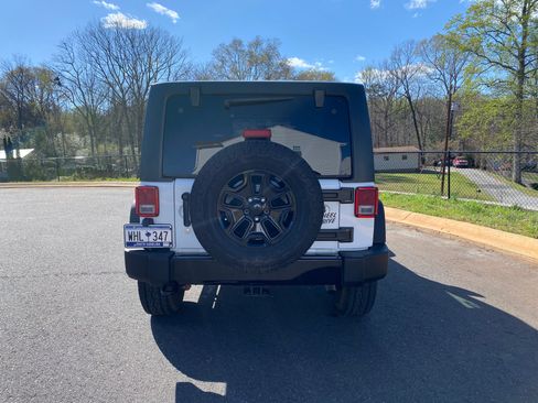 Used 2017 Jeep Wrangler Unlimited Sport image 4