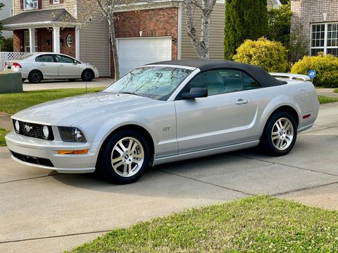 Used 2006 Ford Mustang GT Premium image 1