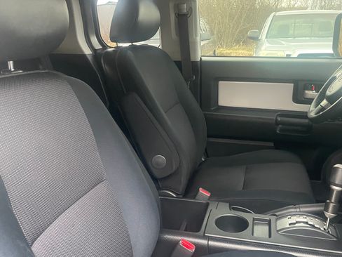 Used 2007 Toyota FJ Cruiser 4WD image 10