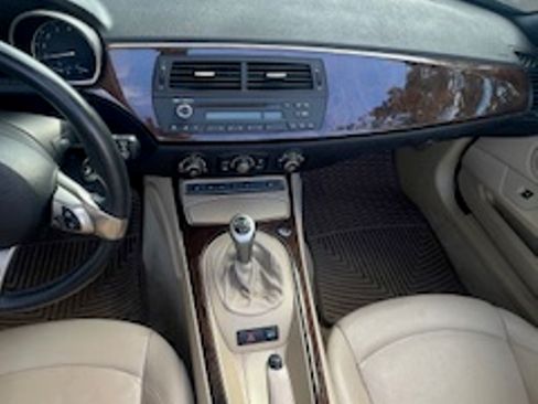 Used 2006 BMW Z4 3.0i image 12
