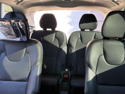 Used 2022 Volvo XC90 T6 Momentum w/ Climate Package image 6