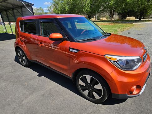 Used 2019 Kia Soul + image 5