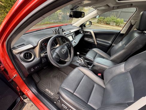 Used 2015 Toyota RAV4 Limited image 12