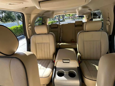 Used 2005 Lincoln Navigator 4WD image 19