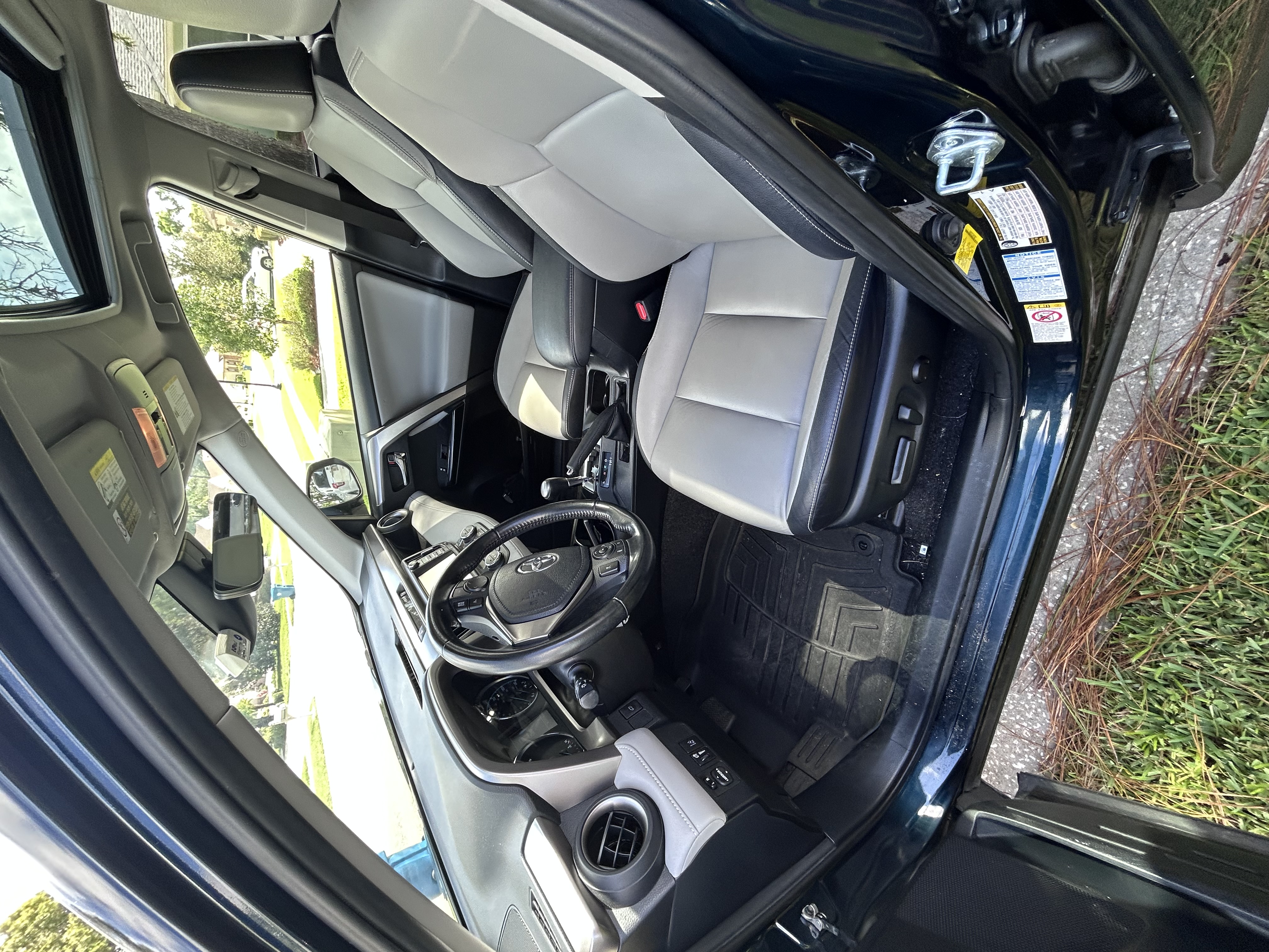 Used 2018 Toyota RAV4 Limited w/ Advanced Technology Package AWD/4WD image 10