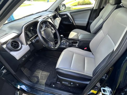 Used 2018 Toyota RAV4 Limited w/ Advanced Technology Package AWD/4WD image 10