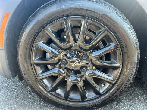 Used 2019 MINI Cooper 4-Door Hardtop image 9