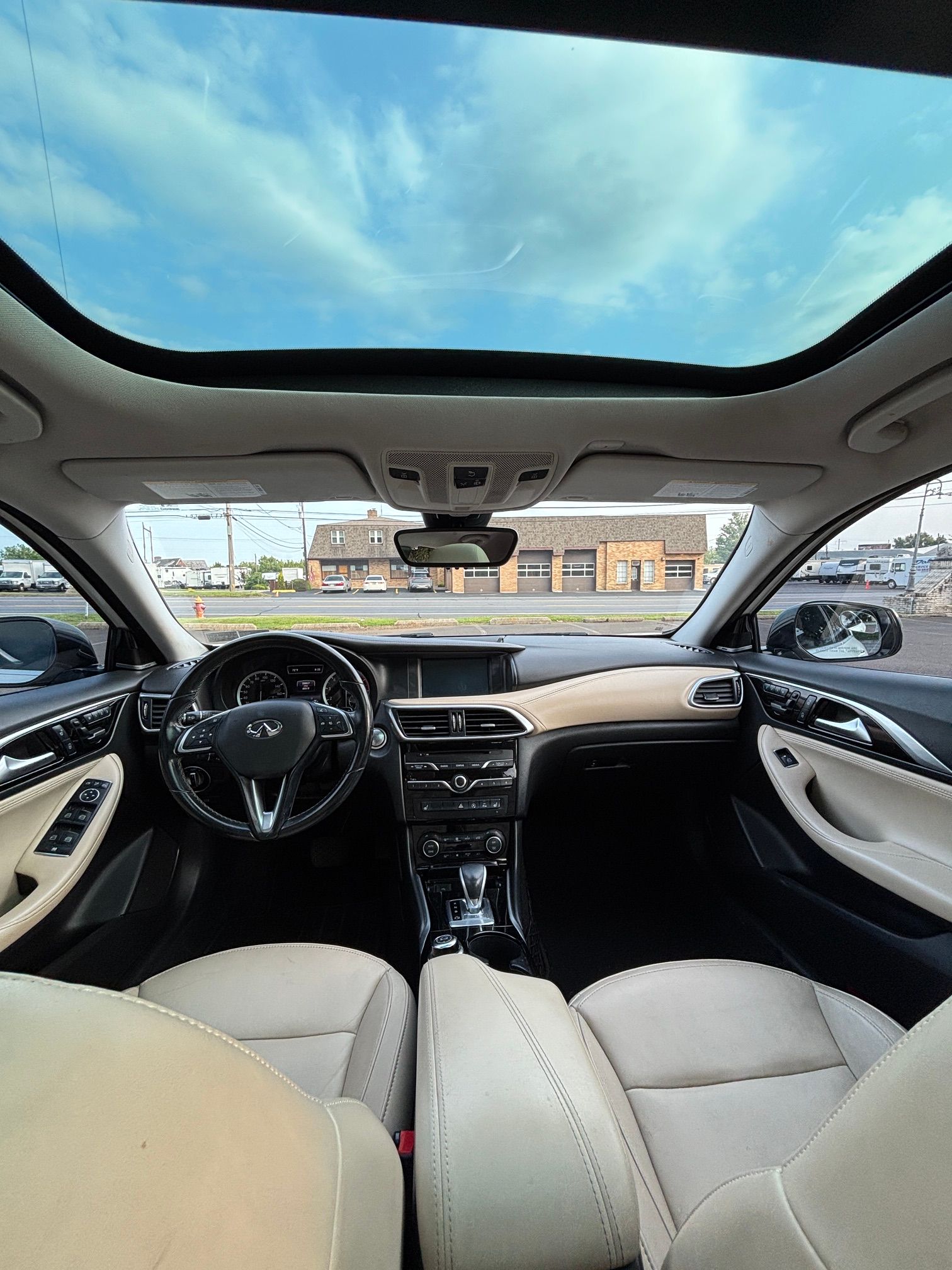Used 2018 INFINITI QX30 Premium w/ Navigation Package AWD/4WD image 9