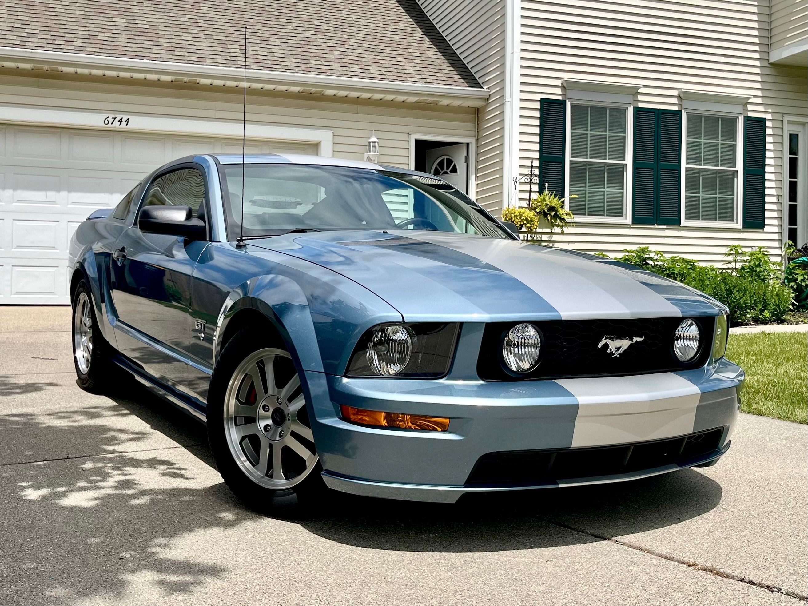Used 2005 Ford Mustang GT Premium RWD image 9