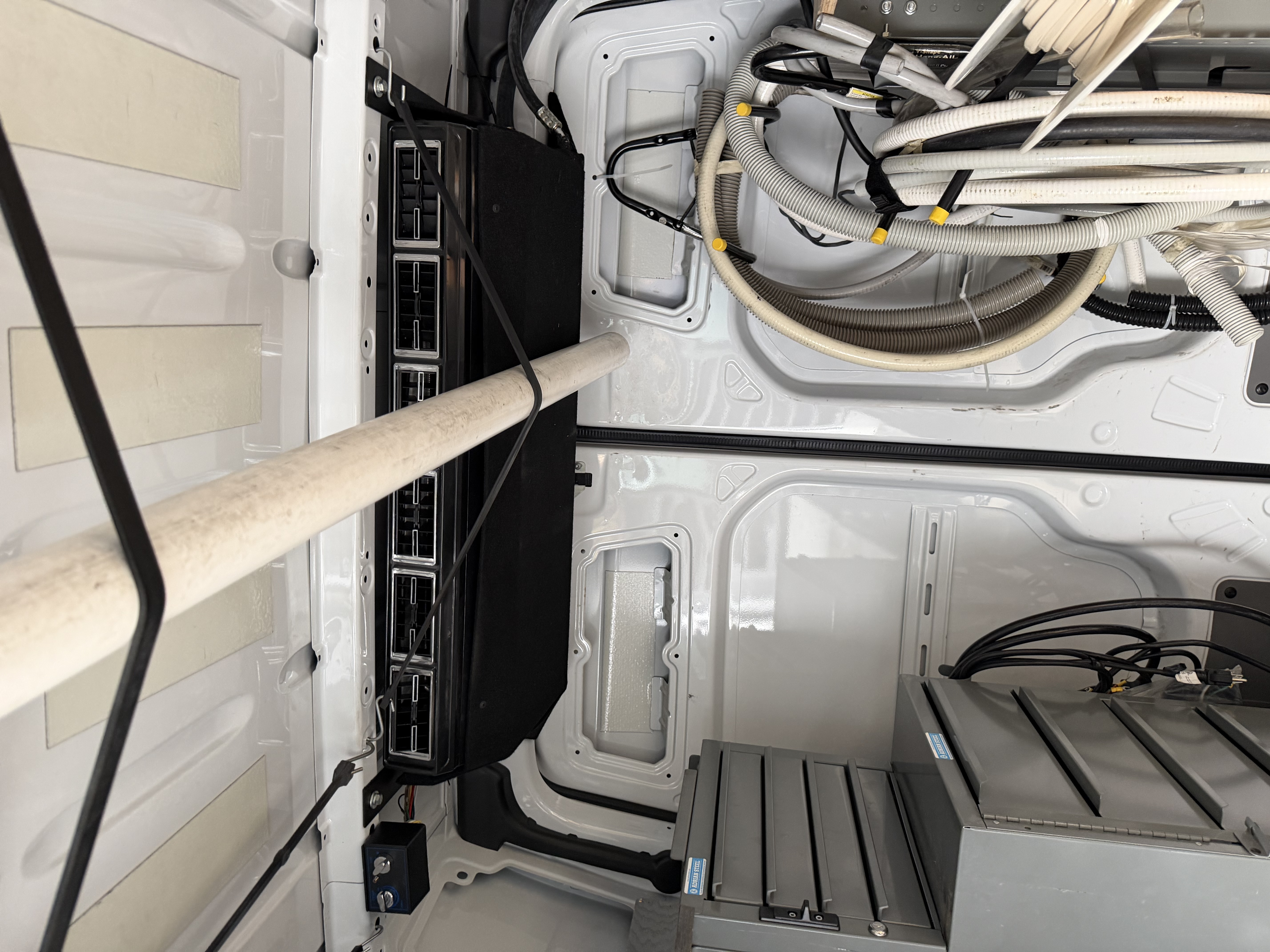 Used 2014 Mercedes-Benz Sprinter 2500 image 9