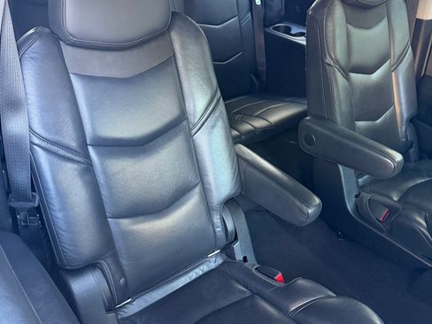 Used 2020 Cadillac Escalade ESV Luxury image 6