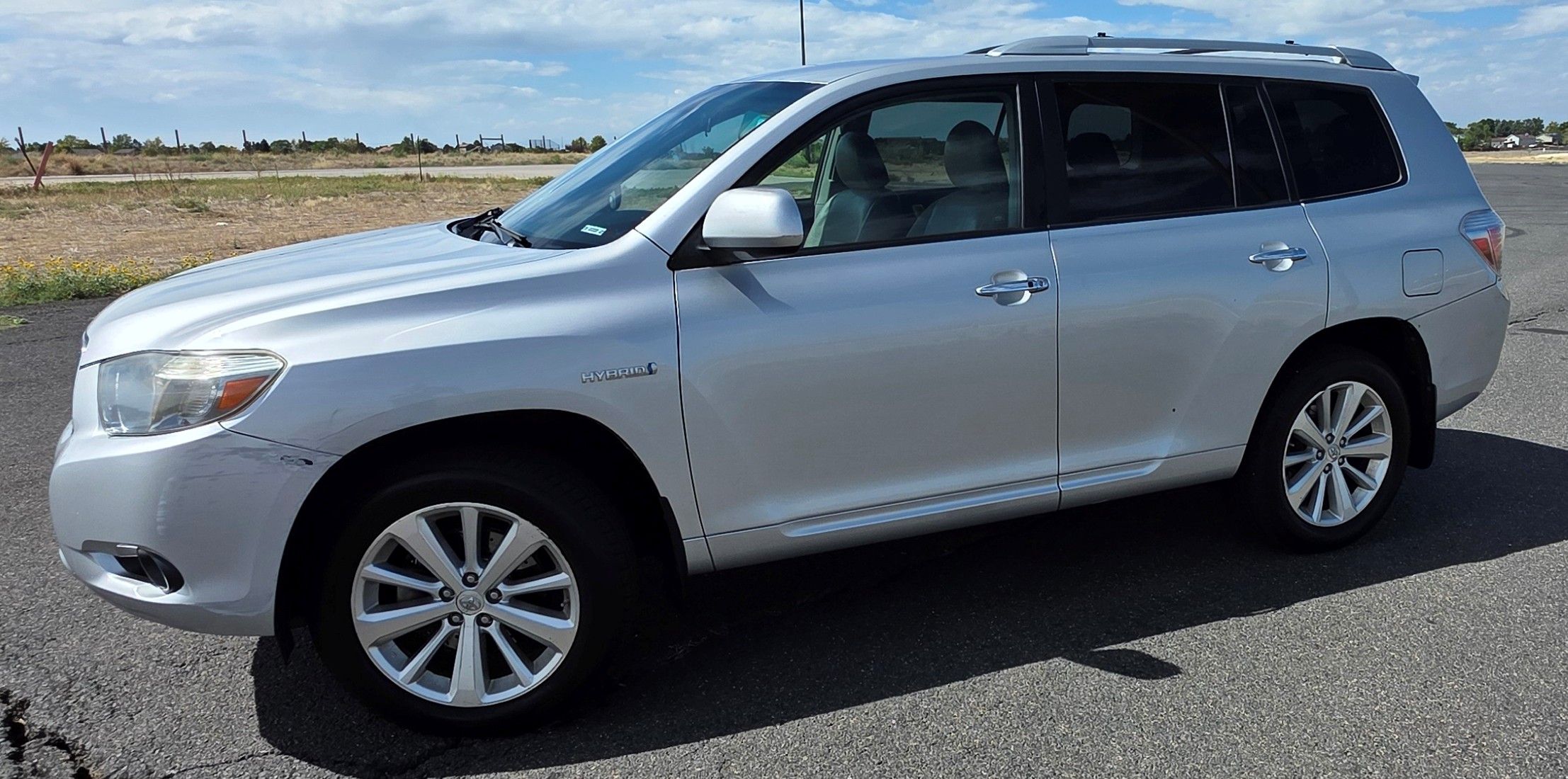 Used 2010 Toyota Highlander 4WD Hybrid w/ Extra Value Pkg 2 image 1