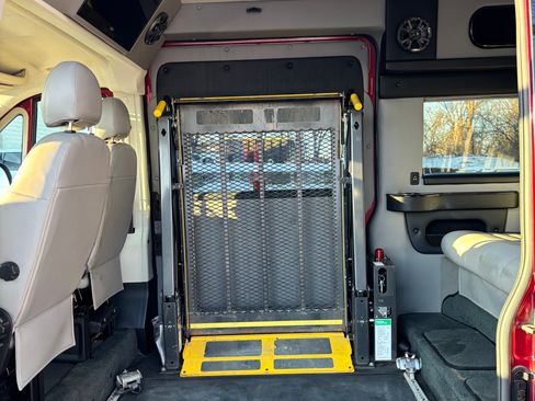 Used 2020 RAM ProMaster 2500 w/ Premium Appearance Group FWD image 9