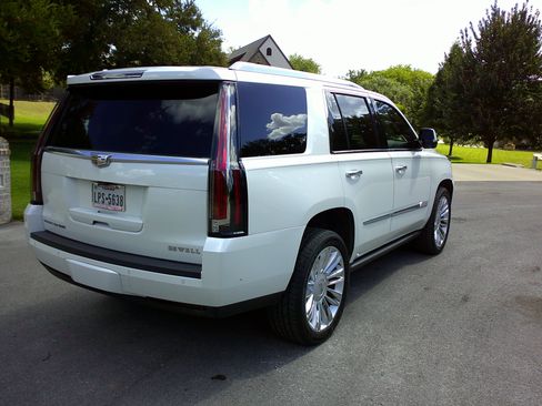 Used 2018 Cadillac Escalade Platinum image 13