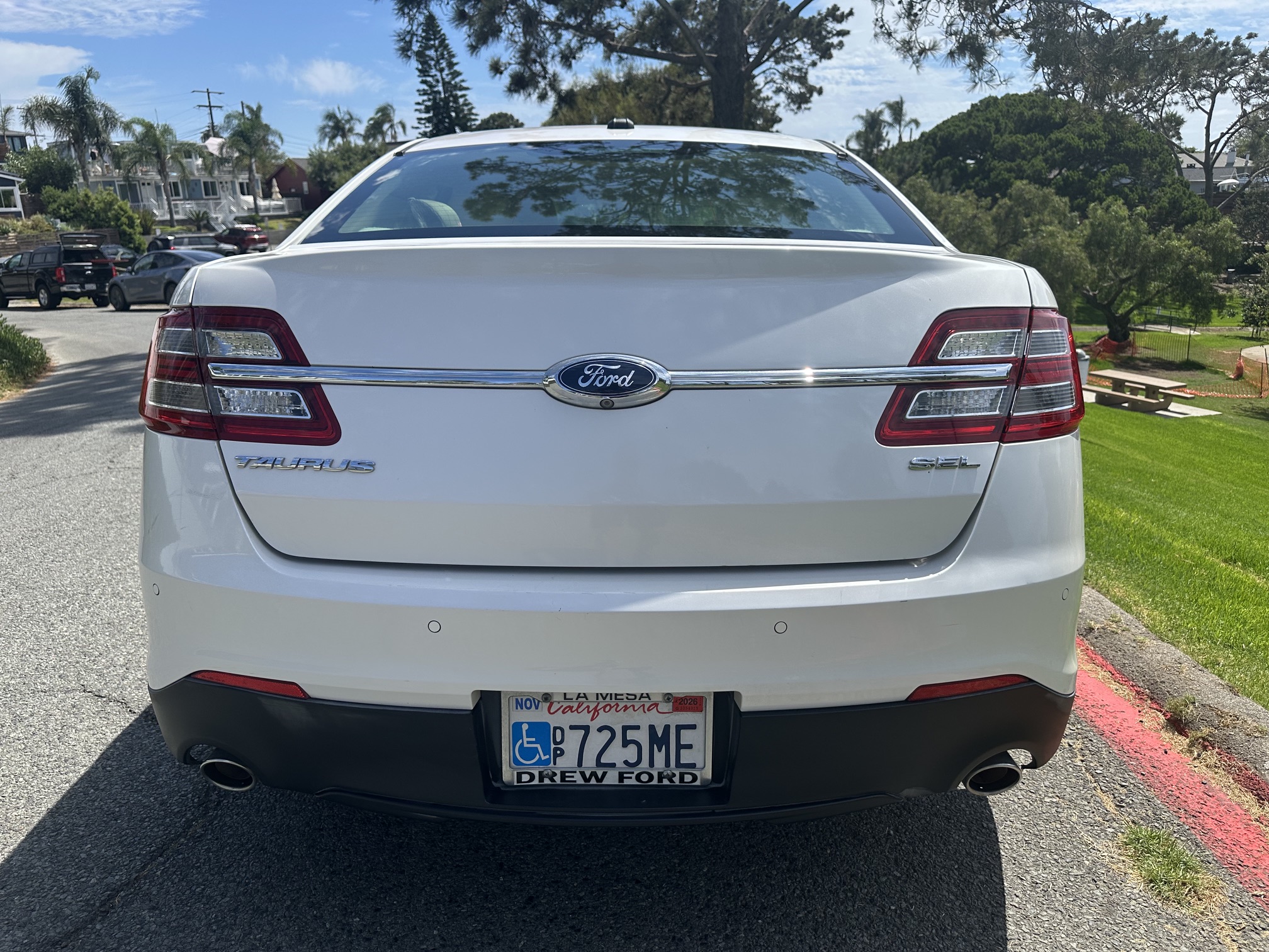 Used 2014 Ford Taurus SEL w/ Equipment Group 201A FWD image 8