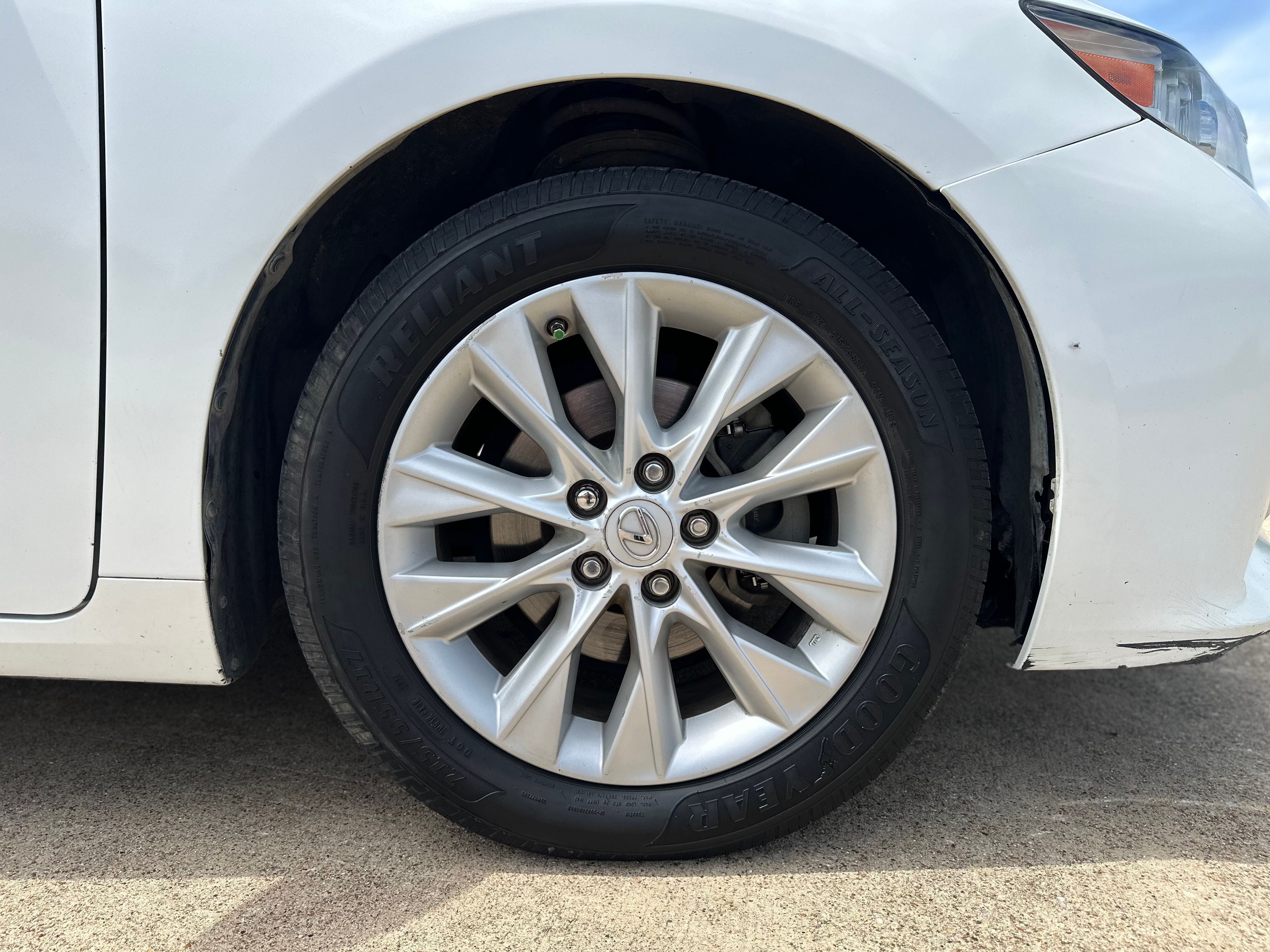 Used 2013 Lexus ES 300h w/ Luxury Pkg FWD image 27